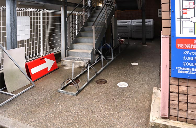 ビル南側に共同駐輪場